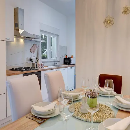 Spacious With Private Terrace And Garden