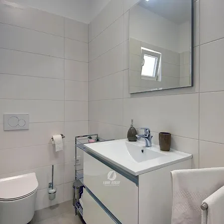 Spacious With Private Terrace And Garden Apartment Pula