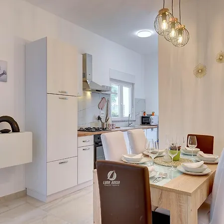 Apartment Spacious With Private Terrace And Garden Pula