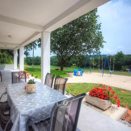 Apartment Spacious With Private Terrace And Garden Pula