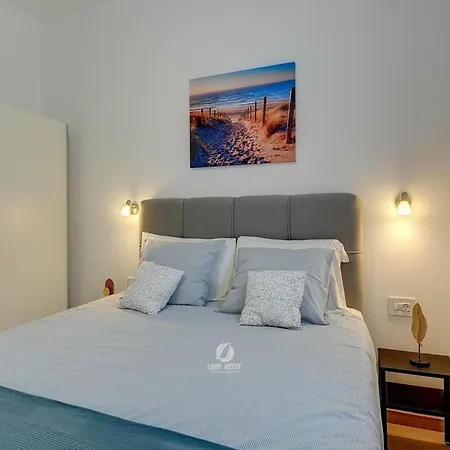 Apartment Spacious With Private Terrace And Garden