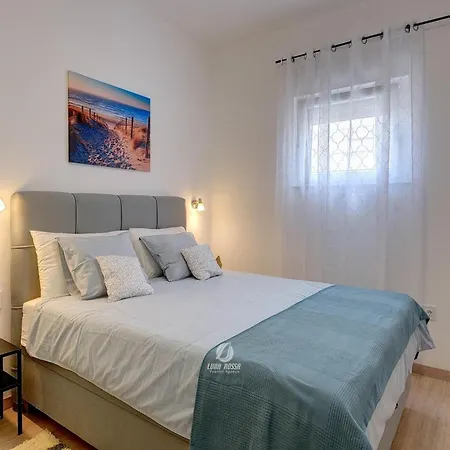 Spacious With Private Terrace And Garden Pula