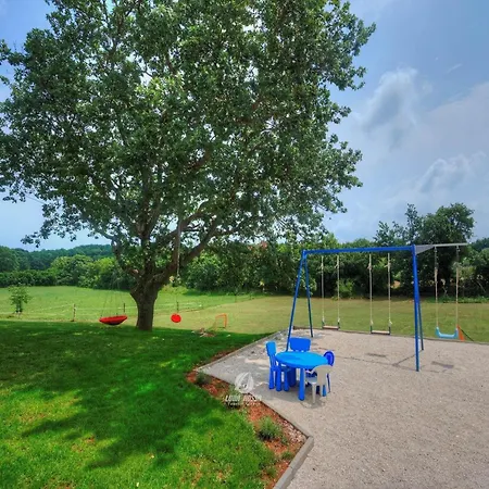 Spacious With Private Terrace And Garden Apartment Pula